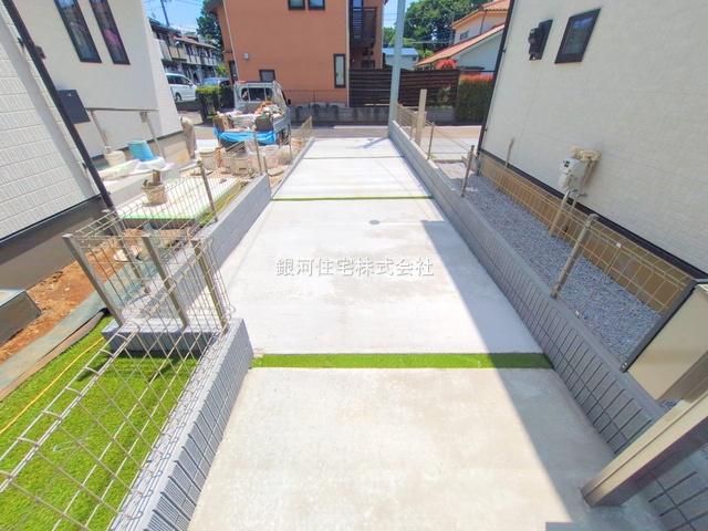 G00378266 東京都国分寺市新町１丁目 新築一戸建て 4790万円 土地面積120.01m² (約36.30坪) 建物面積92.33m² (約27.92坪) 間取り４ＬＤＫ 築年月2025年05月(築１年以内)【外観9】