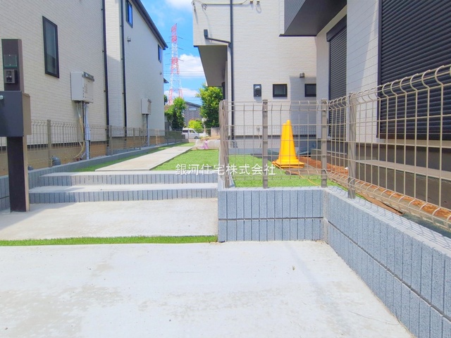 G00378266 東京都国分寺市新町１丁目 新築一戸建て 4790万円 土地面積120.01m² (約36.30坪) 建物面積92.33m² (約27.92坪) 間取り４ＬＤＫ 築年月2025年05月(築１年以内)【外観11】
