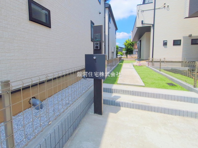 G00378266 東京都国分寺市新町１丁目 新築一戸建て 4790万円 土地面積120.01m² (約36.30坪) 建物面積92.33m² (約27.92坪) 間取り４ＬＤＫ 築年月2025年05月(築１年以内)【外観12】