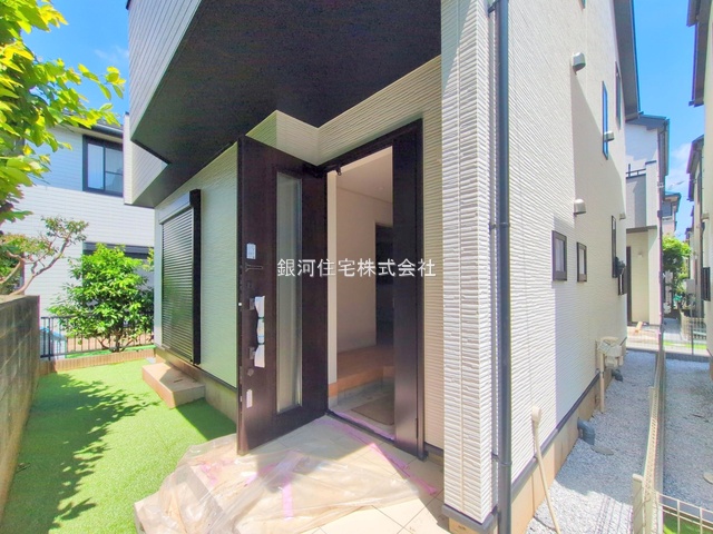 G00378268 東京都国分寺市新町１丁目 新築一戸建て 4590万円 土地面積117.26m² (約35.47坪) 建物面積90.46m² (約27.36坪) 間取り４ＬＤＫ 築年月2025年05月(築１年以内)【外観9】