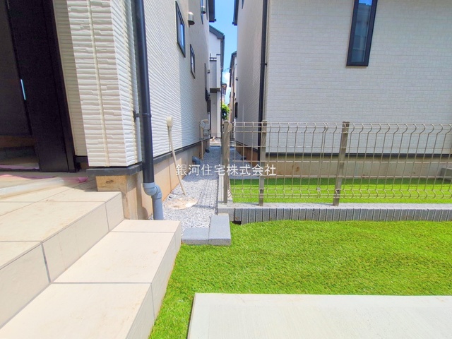 G00378268 東京都国分寺市新町１丁目 新築一戸建て 4590万円 土地面積117.26m² (約35.47坪) 建物面積90.46m² (約27.36坪) 間取り４ＬＤＫ 築年月2025年05月(築１年以内)【外観10】