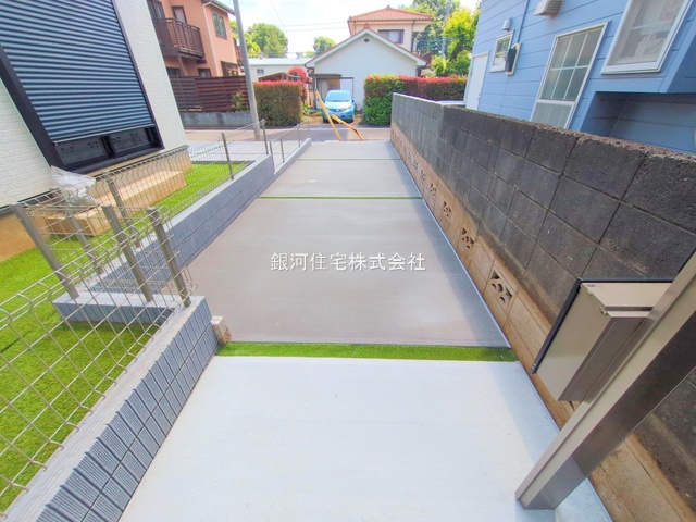G00378268 東京都国分寺市新町１丁目 新築一戸建て 4590万円 土地面積117.26m² (約35.47坪) 建物面積90.46m² (約27.36坪) 間取り４ＬＤＫ 築年月2025年05月(築１年以内)【外観11】
