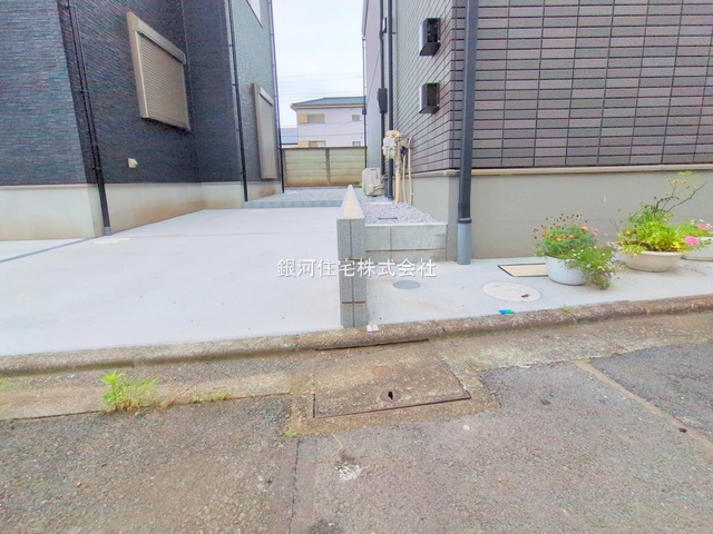 G00378275 東京都府中市西府町５丁目 新築一戸建て 6380万円 土地面積117.93m² (約35.67坪) 建物面積95.50m² (約28.88坪) 間取り４ＬＤＫ 築年月2025年02月(築１年以内)【外観4】