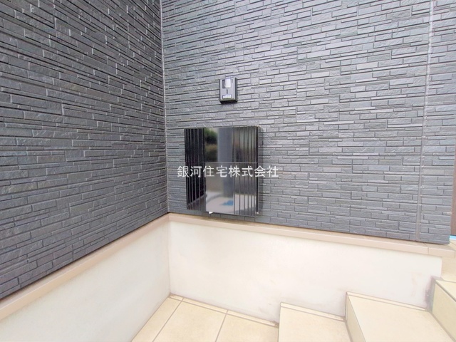G00378275 東京都府中市西府町５丁目 新築一戸建て 6380万円 土地面積117.93m² (約35.67坪) 建物面積95.50m² (約28.88坪) 間取り４ＬＤＫ 築年月2025年02月(築１年以内)【外観5】