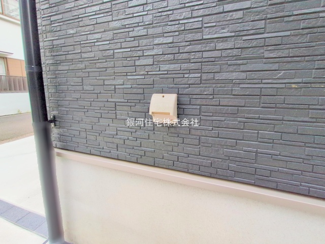 G00378275 東京都府中市西府町５丁目 新築一戸建て 6380万円 土地面積117.93m² (約35.67坪) 建物面積95.50m² (約28.88坪) 間取り４ＬＤＫ 築年月2025年02月(築１年以内)【外観8】