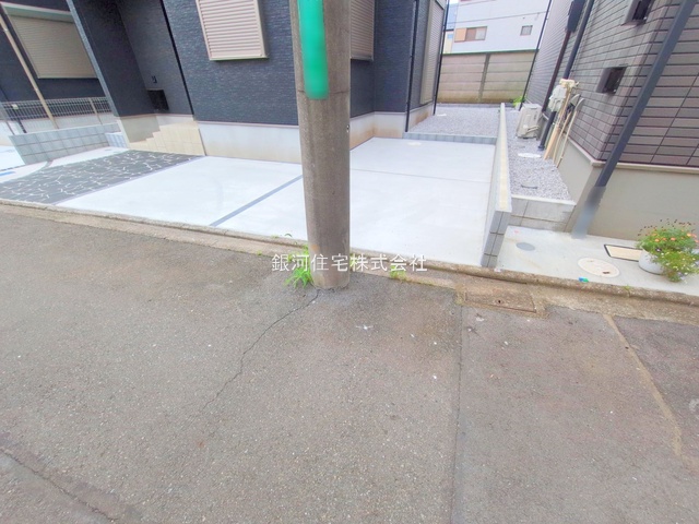 G00378275 東京都府中市西府町５丁目 新築一戸建て 6380万円 土地面積117.93m² (約35.67坪) 建物面積95.50m² (約28.88坪) 間取り４ＬＤＫ 築年月2025年02月(築１年以内)【外観11】