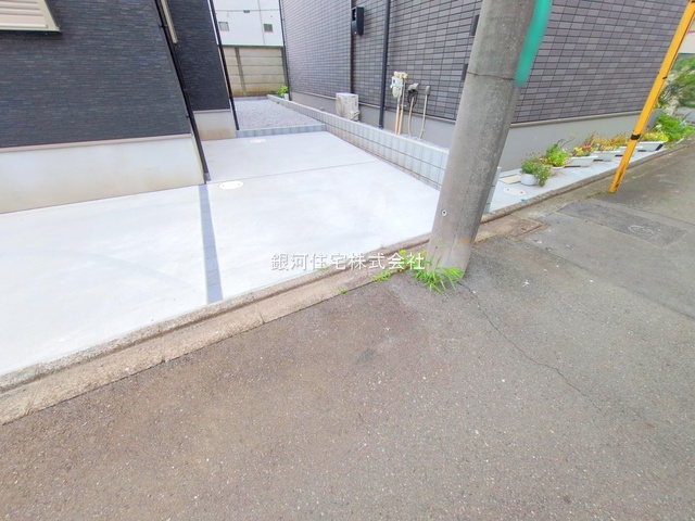 G00378275 東京都府中市西府町５丁目 新築一戸建て 6380万円 土地面積117.93m² (約35.67坪) 建物面積95.50m² (約28.88坪) 間取り４ＬＤＫ 築年月2025年02月(築１年以内)【外観12】