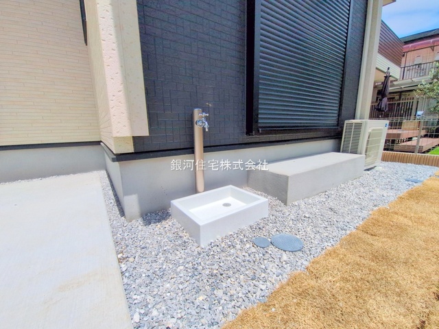 G00378290 東京都府中市清水が丘３丁目 新築一戸建て 7580万円 土地面積144.25m² (約43.63坪) 建物面積107.23m² (約32.43坪) 間取り４ＬＤＫ 築年月2025年07月(築１年以内)【外観6】