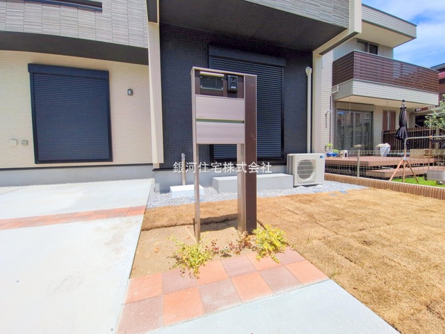 G00378290 東京都府中市清水が丘３丁目 新築一戸建て 7580万円 土地面積144.25m² (約43.63坪) 建物面積107.23m² (約32.43坪) 間取り４ＬＤＫ 築年月2025年07月(築１年以内)【外観7】