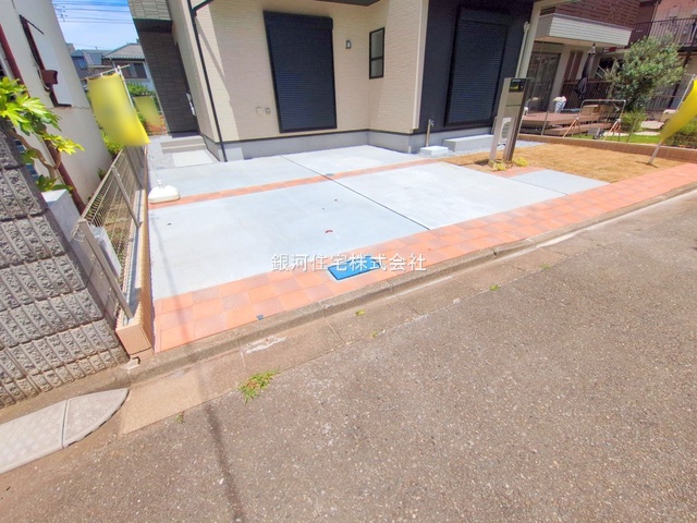 G00378290 東京都府中市清水が丘３丁目 新築一戸建て 7580万円 土地面積144.25m² (約43.63坪) 建物面積107.23m² (約32.43坪) 間取り４ＬＤＫ 築年月2025年07月(築１年以内)【外観9】