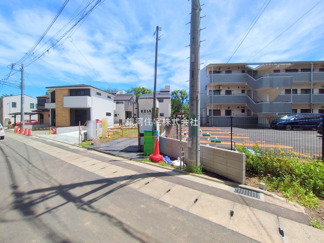 G00378306 東京都府中市分梅町２丁目 新築一戸建て 6499万円 土地面積113.28m² (約34.26坪) 建物面積90.26m² (約27.30坪) 間取り３ＬＤＫ 築年月2025年11月【外観2】