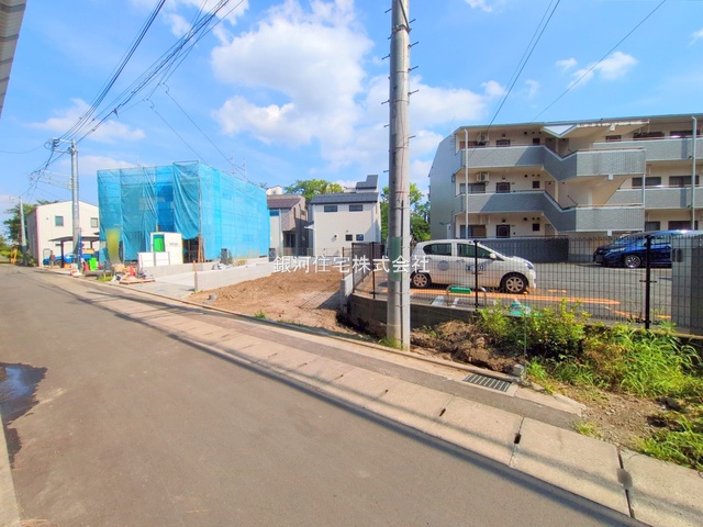 G00378306 東京都府中市分梅町２丁目 新築一戸建て 6499万円 土地面積113.28m² (約34.26坪) 建物面積90.26m² (約27.30坪) 間取り３ＬＤＫ 築年月2025年11月【外観4】