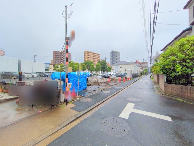 G00378317 東京都足立区島根２丁目 新築一戸建て 5590万円 土地面積83.05m² (約25.12坪) 建物面積93.57m² (約28.30坪) 間取り３ＳＬＤＫ 築年月2025年09月【外観3】