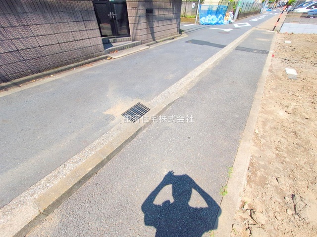G00378317 東京都足立区島根２丁目 新築一戸建て 5590万円 土地面積83.05m² (約25.12坪) 建物面積93.57m² (約28.30坪) 間取り３ＳＬＤＫ 築年月2025年09月【外観10】