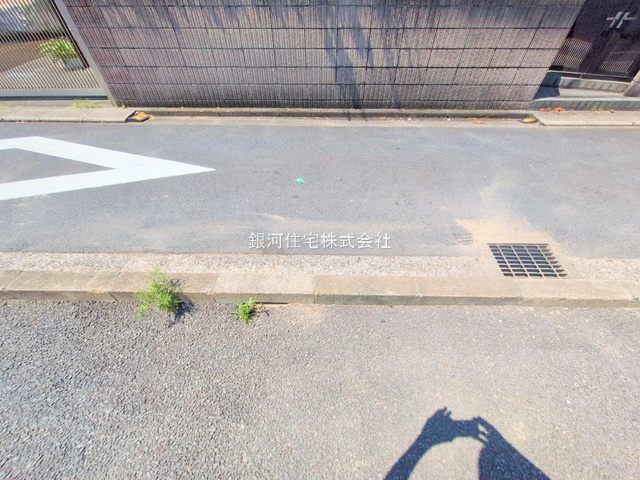 G00378317 東京都足立区島根２丁目 新築一戸建て 5590万円 土地面積83.05m² (約25.12坪) 建物面積93.57m² (約28.30坪) 間取り３ＳＬＤＫ 築年月2025年09月【外観11】