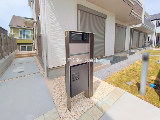 G00378332 東京都日野市南平１丁目 新築一戸建て 4580万円 土地面積119.84m² (約36.25坪) 建物面積93.96m² (約28.42坪) 間取り４ＬＤＫ 築年月2025年06月(築１年以内)【外観8】