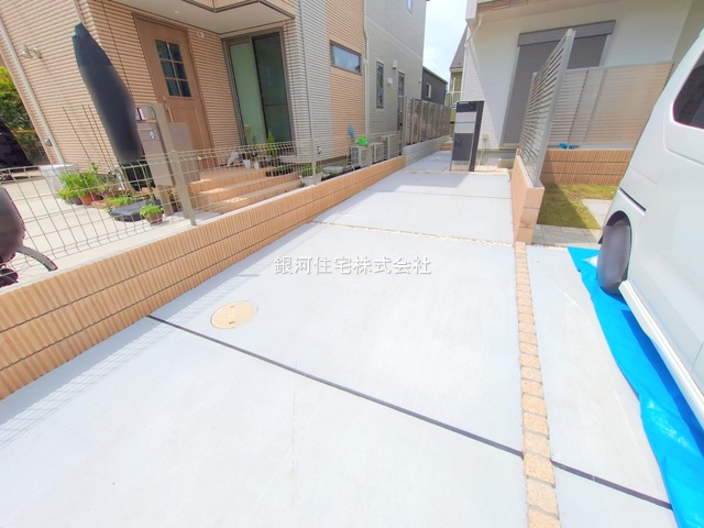 G00378332 東京都日野市南平１丁目 新築一戸建て 4580万円 土地面積119.84m² (約36.25坪) 建物面積93.96m² (約28.42坪) 間取り４ＬＤＫ 築年月2025年06月(築１年以内)【外観10】