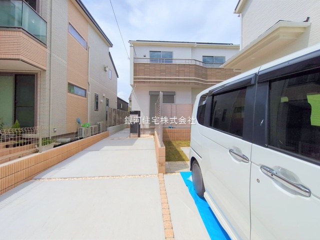 G00378332 東京都日野市南平１丁目 新築一戸建て 4580万円 土地面積119.84m² (約36.25坪) 建物面積93.96m² (約28.42坪) 間取り４ＬＤＫ 築年月2025年06月(築１年以内)【外観11】
