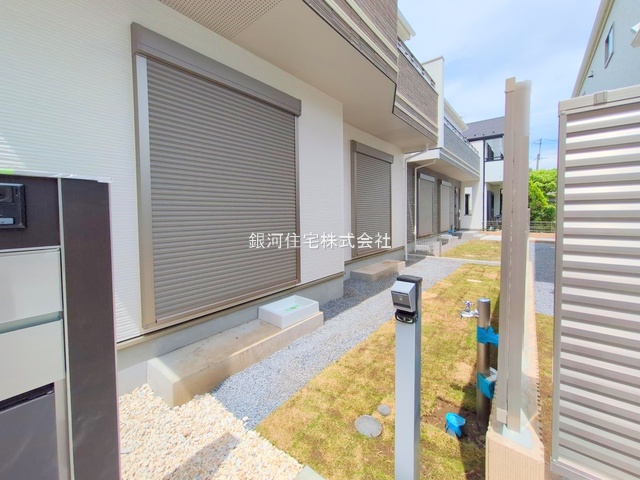 G00378332 東京都日野市南平１丁目 新築一戸建て 4580万円 土地面積119.84m² (約36.25坪) 建物面積93.96m² (約28.42坪) 間取り４ＬＤＫ 築年月2025年06月(築１年以内)【外観17】
