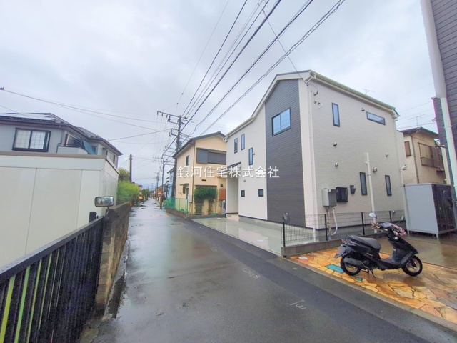 G00378349 神奈川県相模原市南区双葉２丁目 新築一戸建て 3690万円 土地面積94.67m² (約28.63坪) 建物面積90.98m² (約27.52坪) 間取り４ＬＤＫ 築年月2025年06月(築１年以内)【外観3】