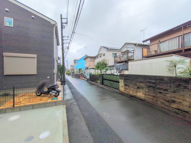 G00378349 神奈川県相模原市南区双葉２丁目 新築一戸建て 3690万円 土地面積94.67m² (約28.63坪) 建物面積90.98m² (約27.52坪) 間取り４ＬＤＫ 築年月2025年06月(築１年以内)【外観12】