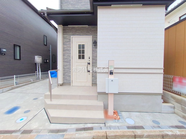 G00378501 千葉県千葉市美浜区磯辺１丁目 新築一戸建て 4190万円 土地面積100.24m² (約30.32坪) 建物面積95.64m² (約28.93坪) 間取り４ＬＤＫ 築年月2025年10月(築１年以内)【外観8】