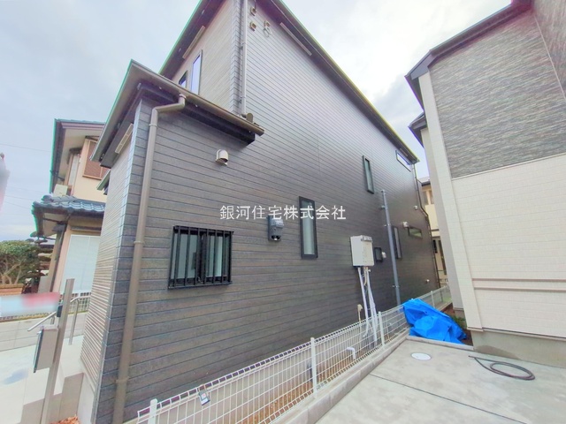 G00378502 千葉県千葉市美浜区磯辺１丁目 新築一戸建て 4490万円 土地面積99.20m² (約30.00坪) 建物面積94.81m² (約28.68坪) 間取り３ＬＤＫ 築年月2025年10月(築１年以内)【外観5】