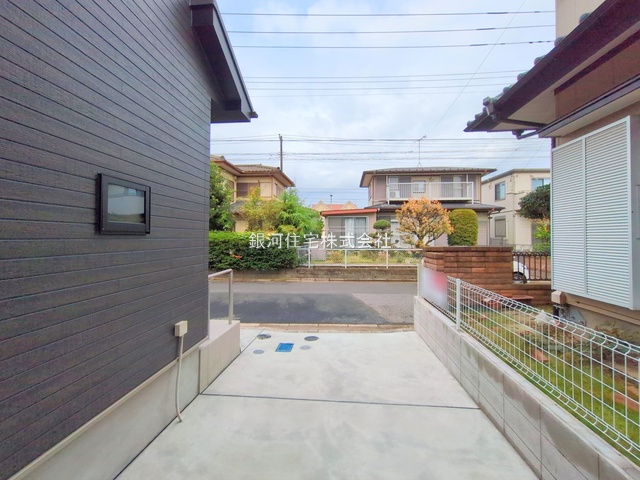 G00378502 千葉県千葉市美浜区磯辺１丁目 新築一戸建て 4490万円 土地面積99.20m² (約30.00坪) 建物面積94.81m² (約28.68坪) 間取り３ＬＤＫ 築年月2025年10月(築１年以内)【外観13】