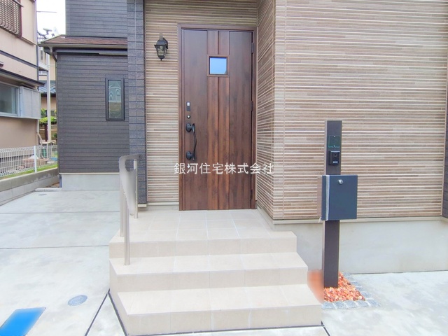 G00378502 千葉県千葉市美浜区磯辺１丁目 新築一戸建て 4490万円 土地面積99.20m² (約30.00坪) 建物面積94.81m² (約28.68坪) 間取り３ＬＤＫ 築年月2025年10月(築１年以内)【外観18】