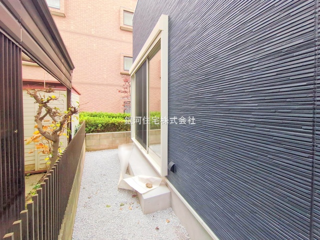 G00378758 東京都練馬区西大泉４丁目 新築一戸建て 4380万円 土地面積67.47m² (約20.40坪) 建物面積67.06m² (約20.28坪) 間取り３ＬＤＫ 築年月2025年10月(築１年以内)【外観8】