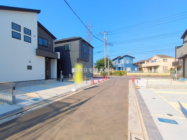 G00378850 東京都小平市小川町１丁目 新築一戸建て 4890万円 土地面積120.10m² (約36.33坪) 建物面積97.29m² (約29.43坪) 間取り３ＬＤＫ 築年月2025年03月(築１年以内)【外観3】