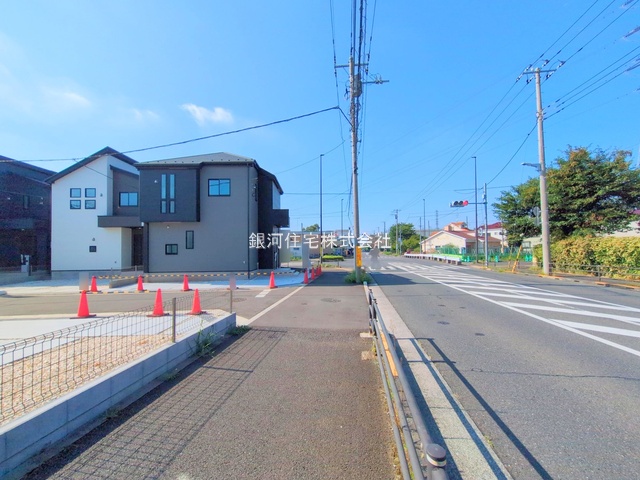 G00378850 東京都小平市小川町１丁目 新築一戸建て 4890万円 土地面積120.10m² (約36.33坪) 建物面積97.29m² (約29.43坪) 間取り３ＬＤＫ 築年月2025年03月(築１年以内)【外観14】