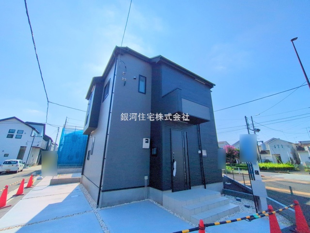 G00378850 東京都小平市小川町１丁目 新築一戸建て 4890万円 土地面積120.10m² (約36.33坪) 建物面積97.29m² (約29.43坪) 間取り３ＬＤＫ 築年月2025年03月(築１年以内)【外観15】