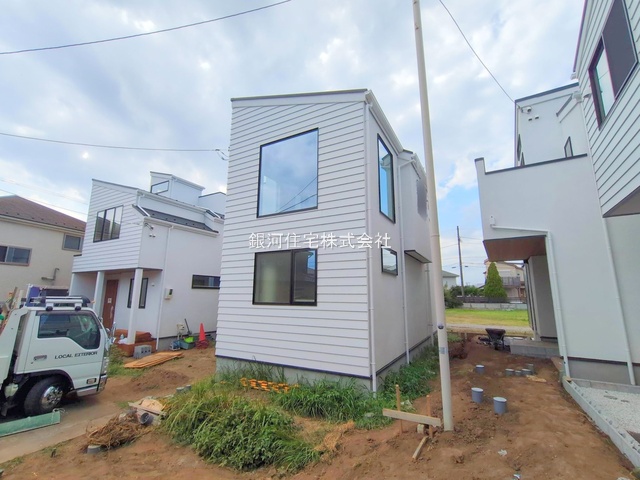 G00378902 神奈川県藤沢市本鵠沼５丁目 新築一戸建て 6990万円 土地面積109.30m² (約33.06坪) 建物面積89.12m² (約26.95坪) 間取り３ＬＤＫ 築年月2025年08月(築１年以内)【外観2】