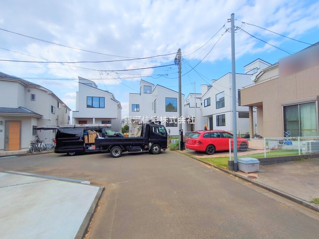 G00378902 神奈川県藤沢市本鵠沼５丁目 新築一戸建て 6990万円 土地面積109.30m² (約33.06坪) 建物面積89.12m² (約26.95坪) 間取り３ＬＤＫ 築年月2025年08月(築１年以内)【外観3】