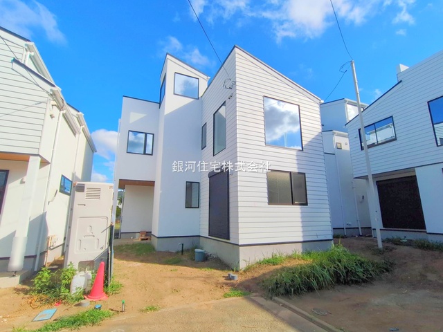 G00378902 神奈川県藤沢市本鵠沼５丁目 新築一戸建て 6990万円 土地面積109.30m² (約33.06坪) 建物面積89.12m² (約26.95坪) 間取り３ＬＤＫ 築年月2025年08月(築１年以内)【外観7】