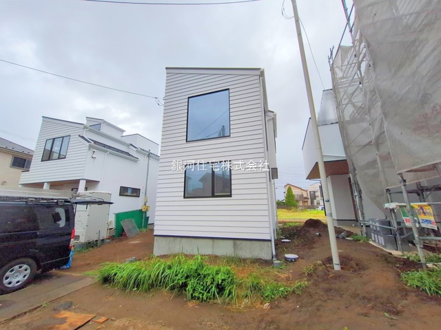G00378902 神奈川県藤沢市本鵠沼５丁目 新築一戸建て 6990万円 土地面積109.30m² (約33.06坪) 建物面積89.12m² (約26.95坪) 間取り３ＬＤＫ 築年月2025年08月(築１年以内)【外観11】