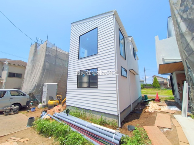 G00378902 神奈川県藤沢市本鵠沼５丁目 新築一戸建て 6990万円 土地面積109.30m² (約33.06坪) 建物面積89.12m² (約26.95坪) 間取り３ＬＤＫ 築年月2025年08月(築１年以内)【外観17】