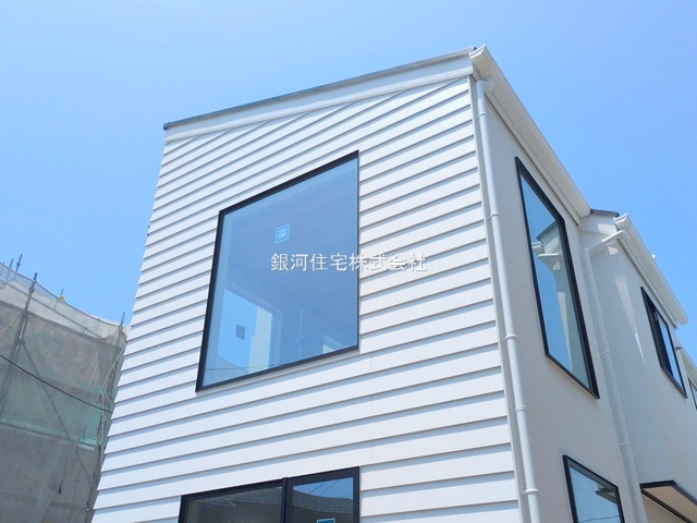 G00378902 神奈川県藤沢市本鵠沼５丁目 新築一戸建て 6990万円 土地面積109.30m² (約33.06坪) 建物面積89.12m² (約26.95坪) 間取り３ＬＤＫ 築年月2025年08月(築１年以内)【外観18】