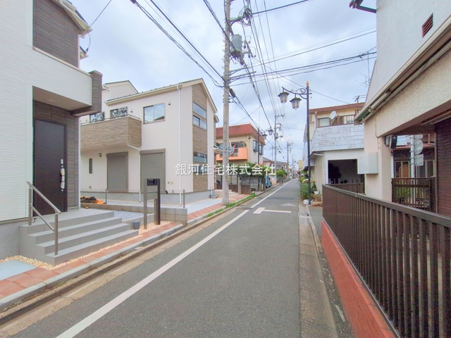 G00378931 東京都立川市栄町５丁目 新築一戸建て 5990万円 土地面積109.07m² (約32.99坪) 建物面積87.14m² (約26.35坪) 間取り３ＬＤＫ 築年月2025年08月(築１年以内)【外観3】