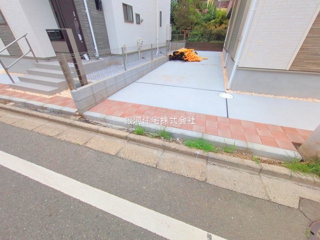 G00378931 東京都立川市栄町５丁目 新築一戸建て 5990万円 土地面積109.07m² (約32.99坪) 建物面積87.14m² (約26.35坪) 間取り３ＬＤＫ 築年月2025年08月(築１年以内)【外観4】