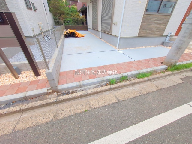G00378931 東京都立川市栄町５丁目 新築一戸建て 5990万円 土地面積109.07m² (約32.99坪) 建物面積87.14m² (約26.35坪) 間取り３ＬＤＫ 築年月2025年08月(築１年以内)【外観5】