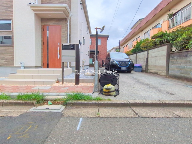 G00378931 東京都立川市栄町５丁目 新築一戸建て 5990万円 土地面積109.07m² (約32.99坪) 建物面積87.14m² (約26.35坪) 間取り３ＬＤＫ 築年月2025年08月(築１年以内)【外観12】