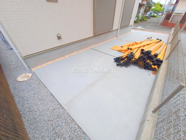 G00378931 東京都立川市栄町５丁目 新築一戸建て 5990万円 土地面積109.07m² (約32.99坪) 建物面積87.14m² (約26.35坪) 間取り３ＬＤＫ 築年月2025年08月(築１年以内)【外観16】