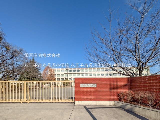 G00378973 東京都八王子市長沼町 新築一戸建て 5199万円 土地面積160.28m² (約48.48坪) 建物面積108.26m² (約32.74坪) 間取り４ＬＤＫ 築年月2025年10月【周辺環境】八王子市立長沼小学校