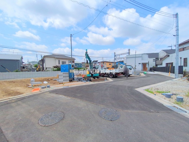 G00378997 東京都府中市住吉町１丁目 新築一戸建て 4990万円 土地面積105.03m² (約31.77坪) 建物面積82.38m² (約24.91坪) 間取り３ＬＤＫ 築年月2025年12月【外観3】