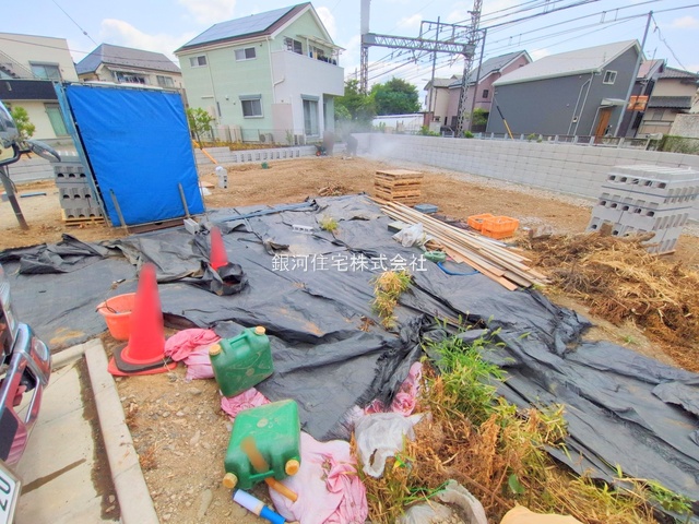 G00378997 東京都府中市住吉町１丁目 新築一戸建て 4990万円 土地面積105.03m² (約31.77坪) 建物面積82.38m² (約24.91坪) 間取り３ＬＤＫ 築年月2025年12月【外観4】