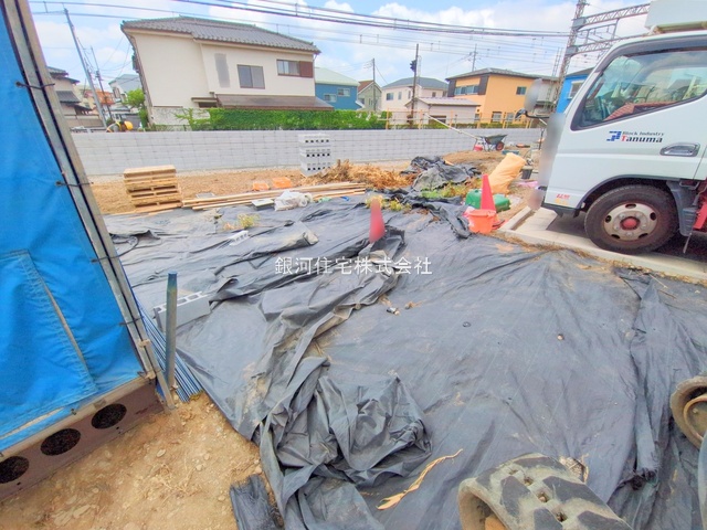 G00378997 東京都府中市住吉町１丁目 新築一戸建て 4990万円 土地面積105.03m² (約31.77坪) 建物面積82.38m² (約24.91坪) 間取り３ＬＤＫ 築年月2025年12月【外観10】
