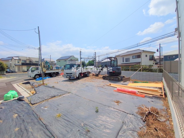 G00378999 東京都府中市住吉町１丁目 新築一戸建て 4690万円 土地面積103.20m² (約31.21坪) 建物面積81.98m² (約24.79坪) 間取り３ＬＤＫ 築年月2025年12月【外観2】