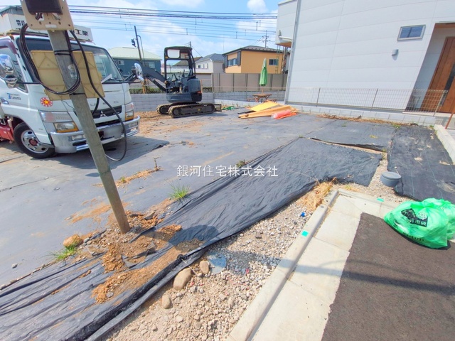 G00378999 東京都府中市住吉町１丁目 新築一戸建て 4690万円 土地面積103.20m² (約31.21坪) 建物面積81.98m² (約24.79坪) 間取り３ＬＤＫ 築年月2025年12月【外観4】